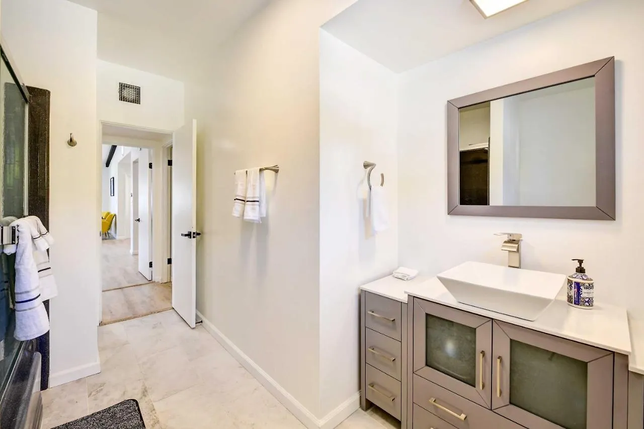Stylish Palm Springs Home With Private Pool And Spa! Casa vacanze