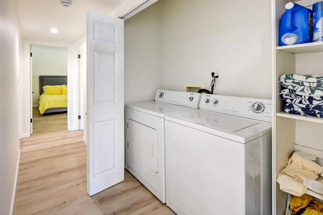 Stylish Palm Springs Home With Private Pool And Spa! Holiday home