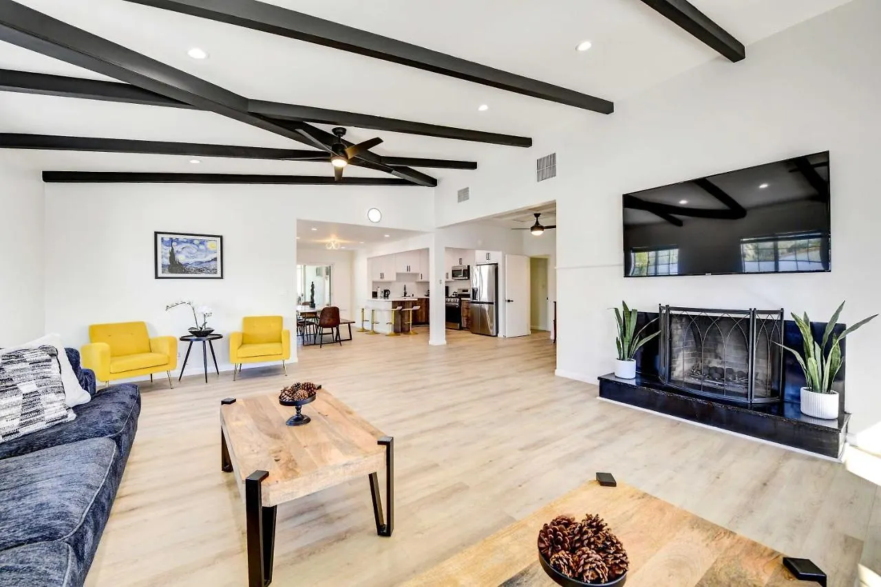 Stylish Palm Springs Home With Private Pool And Spa! 0*,